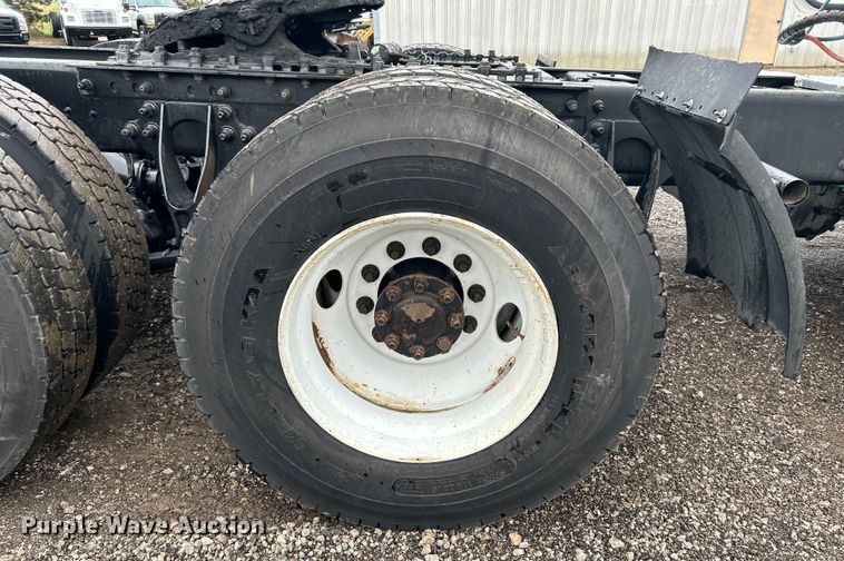 image for item EG1285 2008 International  8600 SBA semi truck