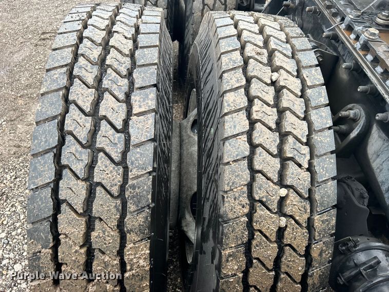 image for item EG1285 2008 International  8600 SBA semi truck