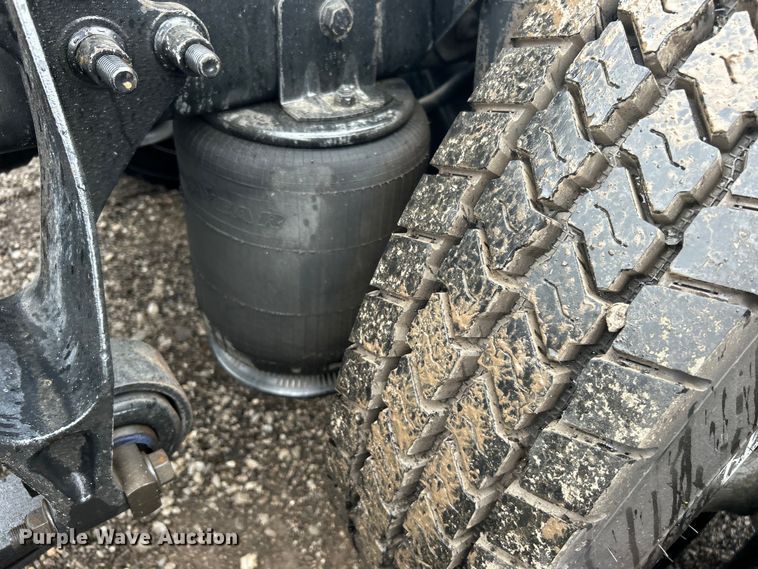 image for item EG1285 2008 International  8600 SBA semi truck