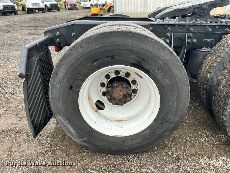 image for item EG1285 2008 International  8600 SBA semi truck