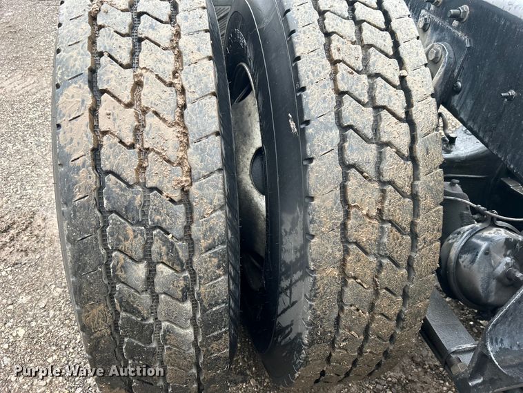 image for item EG1285 2008 International  8600 SBA semi truck