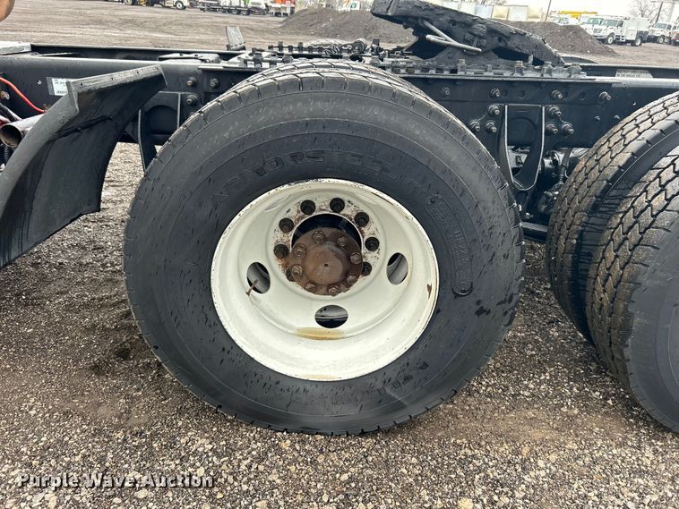 image for item EG1285 2008 International  8600 SBA semi truck