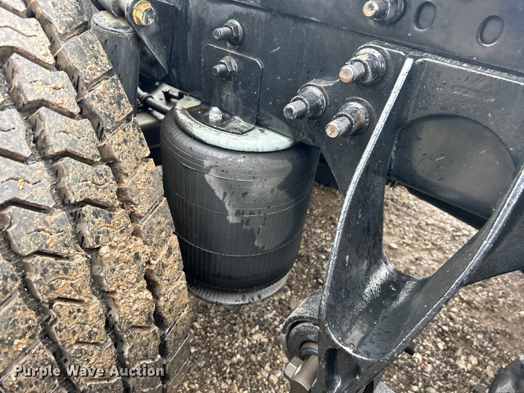 image for item EG1285 2008 International  8600 SBA semi truck