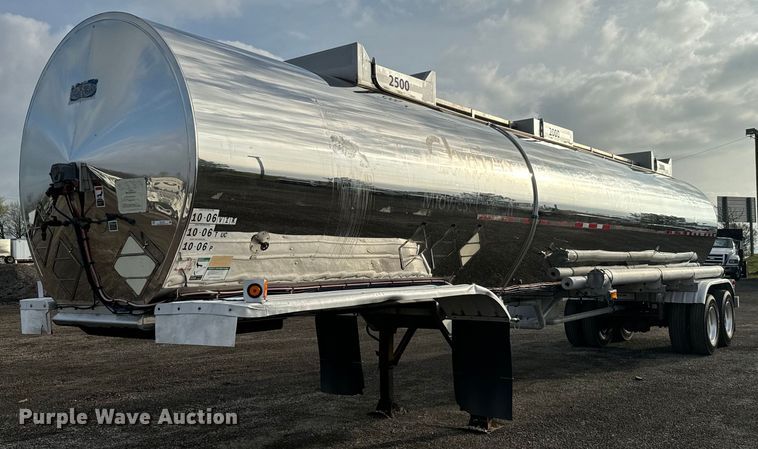 image for item EG1307 1995 Walker Stainless Equipment  tank trailer