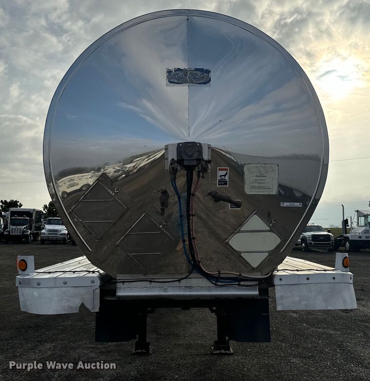 image for item EG1307 1995 Walker Stainless Equipment  tank trailer