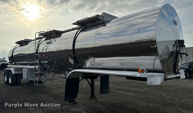 image for item EG1307 1995 Walker Stainless Equipment  tank trailer