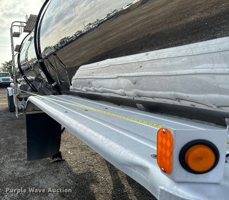 image for item EG1307 1995 Walker Stainless Equipment  tank trailer