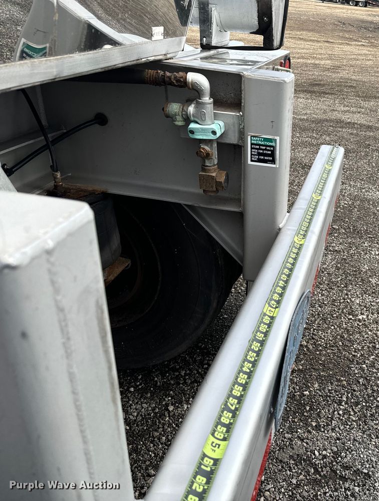 image for item EG1307 1995 Walker Stainless Equipment  tank trailer