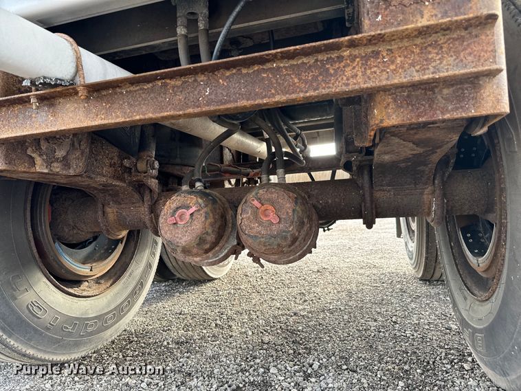 image for item EG1307 1995 Walker Stainless Equipment  tank trailer