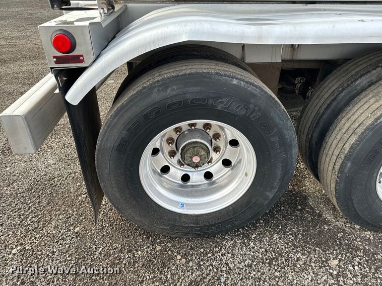 image for item EG1307 1995 Walker Stainless Equipment  tank trailer