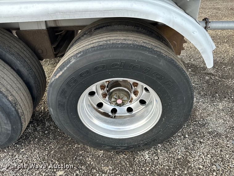 image for item EG1307 1995 Walker Stainless Equipment  tank trailer