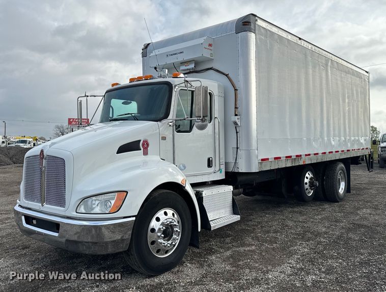 image for item EG1310 2013 Kenworth T370 box truck
