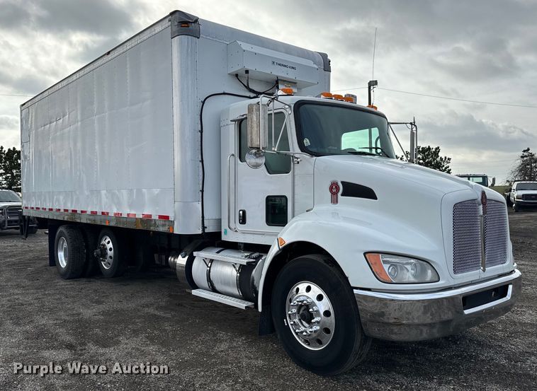 image for item EG1310 2013 Kenworth T370 box truck