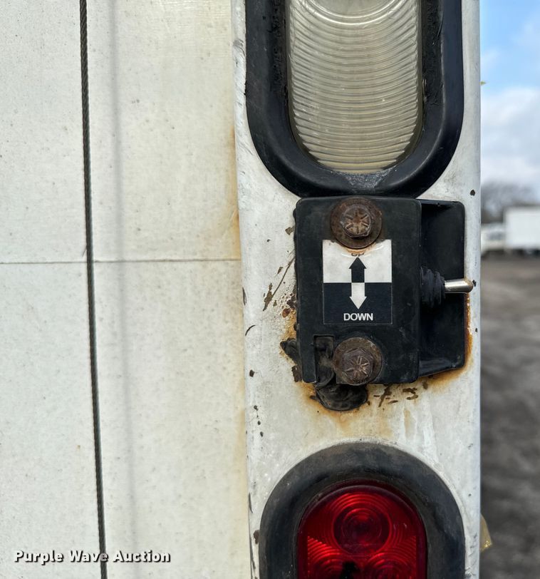 image for item EG1310 2013 Kenworth T370 box truck