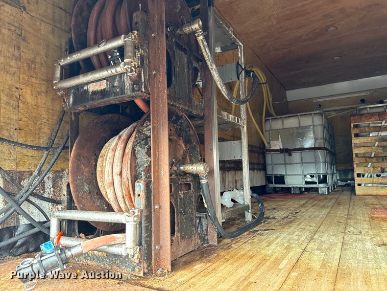 image for item EG1310 2013 Kenworth T370 box truck