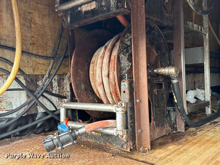 image for item EG1310 2013 Kenworth T370 box truck