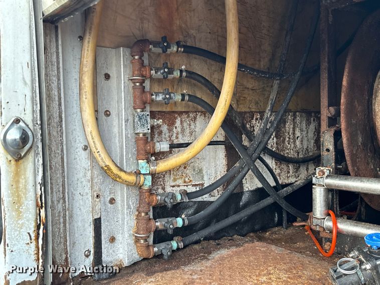 image for item EG1310 2013 Kenworth T370 box truck