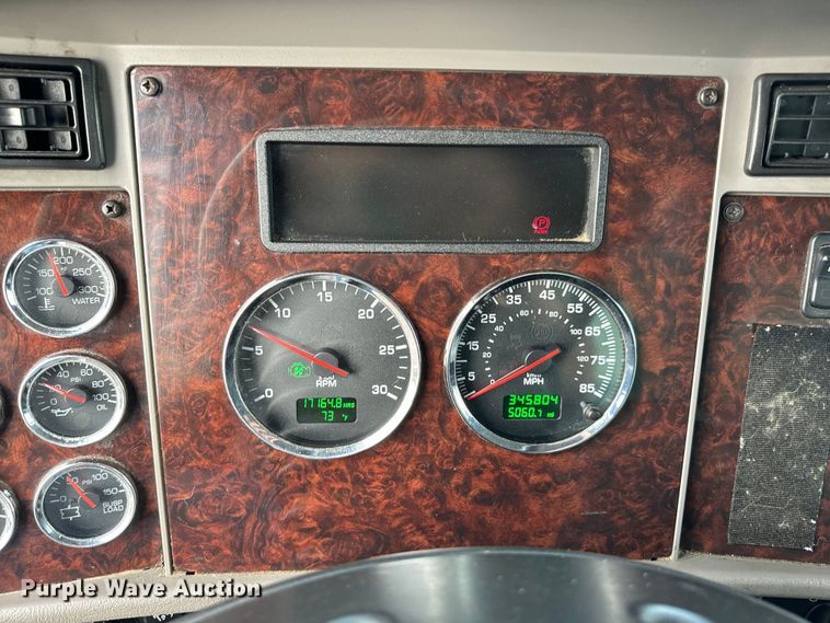 image for item EG1310 2013 Kenworth T370 box truck