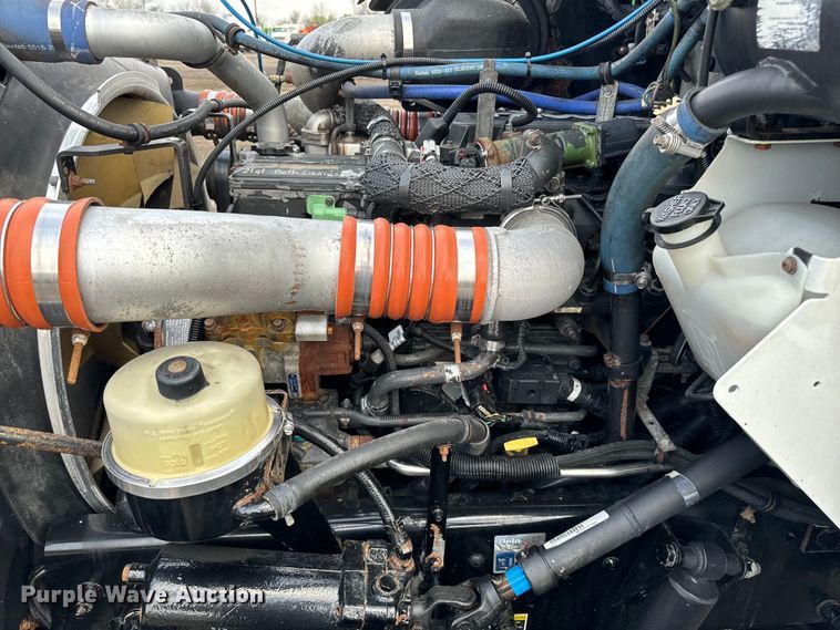 image for item EG1310 2013 Kenworth T370 box truck