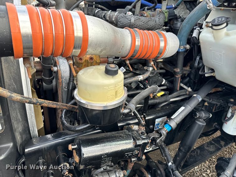 image for item EG1310 2013 Kenworth T370 box truck