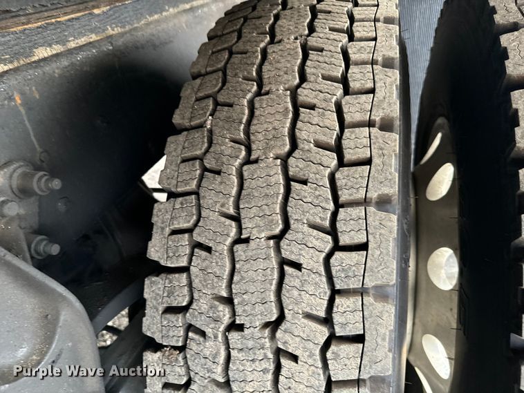 image for item EG1310 2013 Kenworth T370 box truck