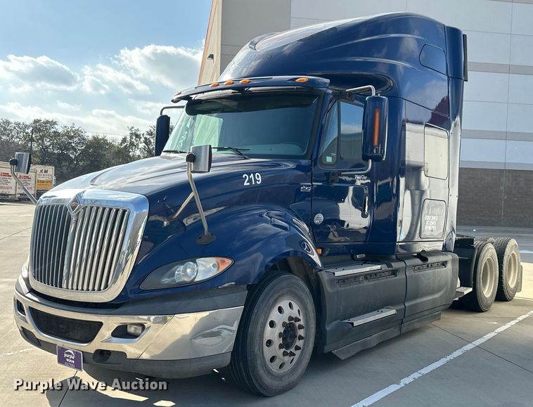 image for item EH3837 2017 International  PROSTAR  semi truck