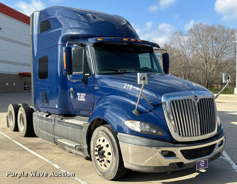 image for item EH3837 2017 International  PROSTAR  semi truck