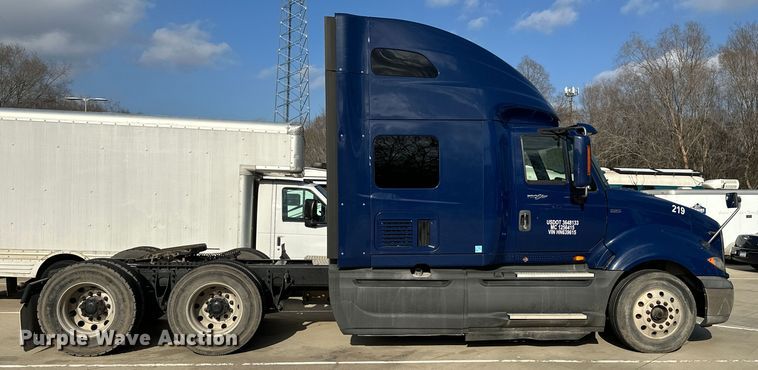 image for item EH3837 2017 International  PROSTAR  semi truck