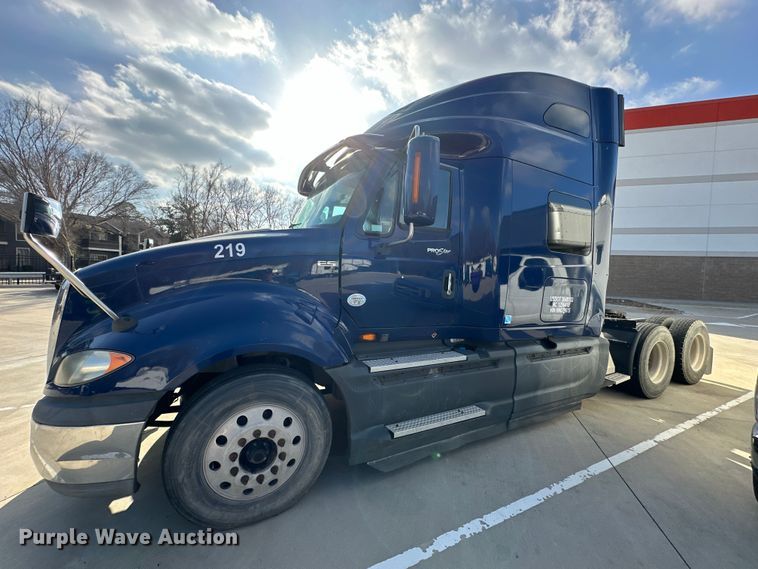 image for item EH3837 2017 International  PROSTAR  semi truck