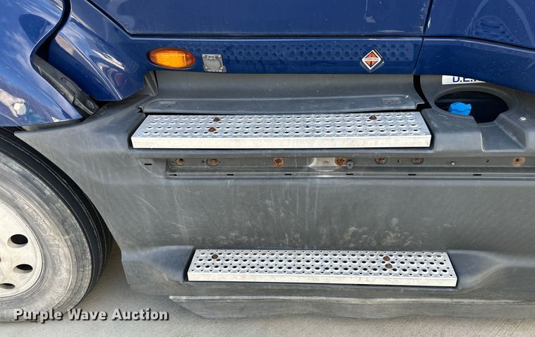 image for item EH3837 2017 International  PROSTAR  semi truck