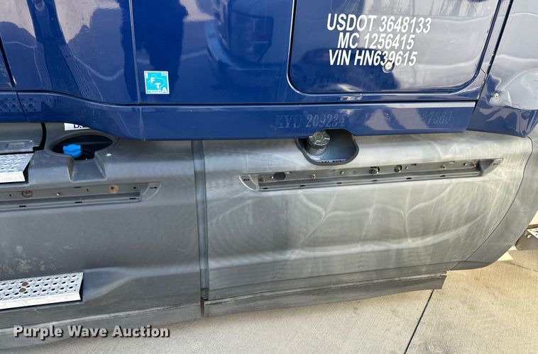 image for item EH3837 2017 International  PROSTAR  semi truck