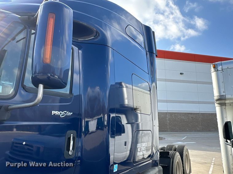 image for item EH3837 2017 International  PROSTAR  semi truck