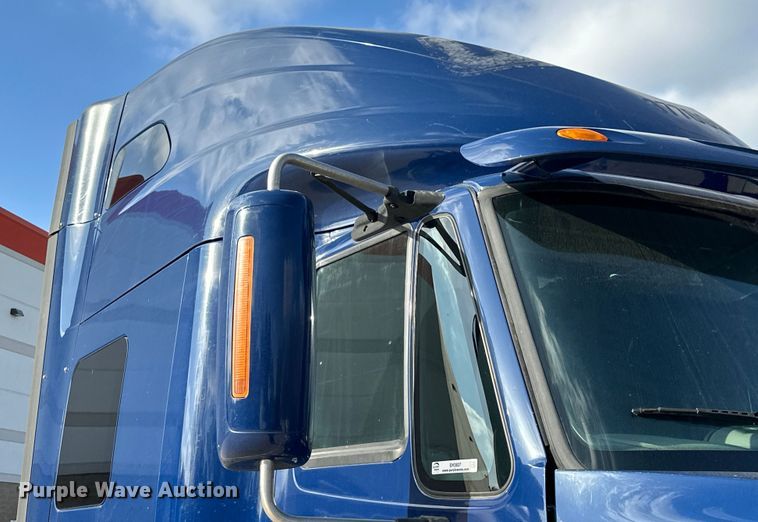 image for item EH3837 2017 International  PROSTAR  semi truck