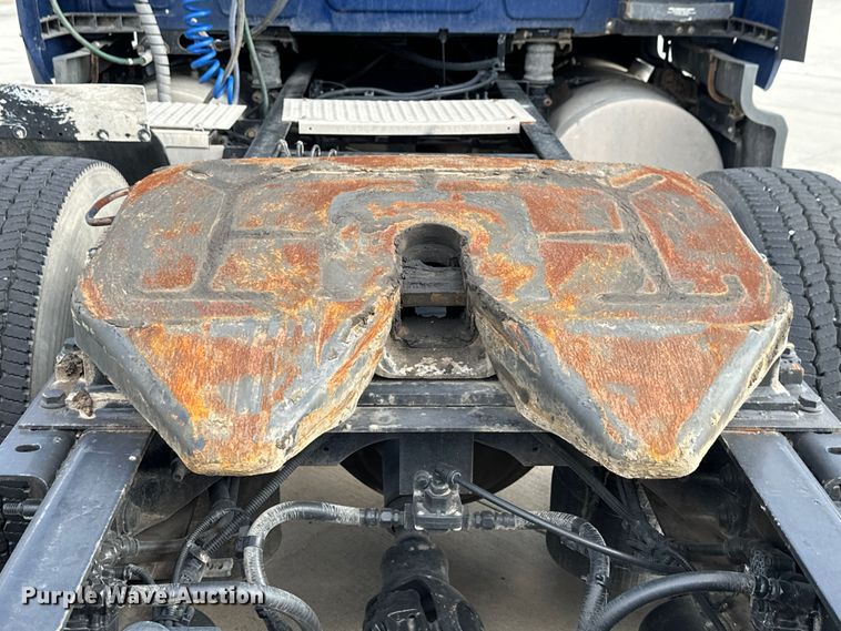 image for item EH3837 2017 International  PROSTAR  semi truck