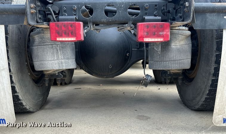 image for item EH3837 2017 International  PROSTAR  semi truck