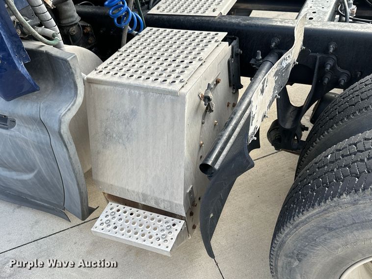 image for item EH3837 2017 International  PROSTAR  semi truck