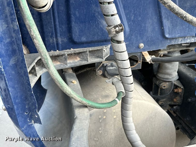 image for item EH3837 2017 International  PROSTAR  semi truck