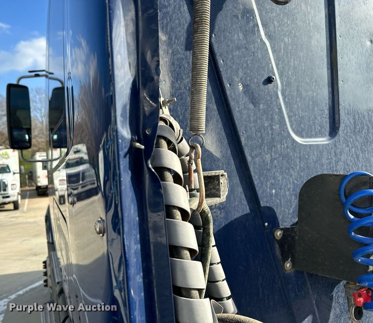 image for item EH3837 2017 International  PROSTAR  semi truck