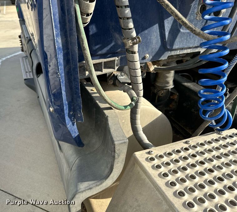 image for item EH3837 2017 International  PROSTAR  semi truck