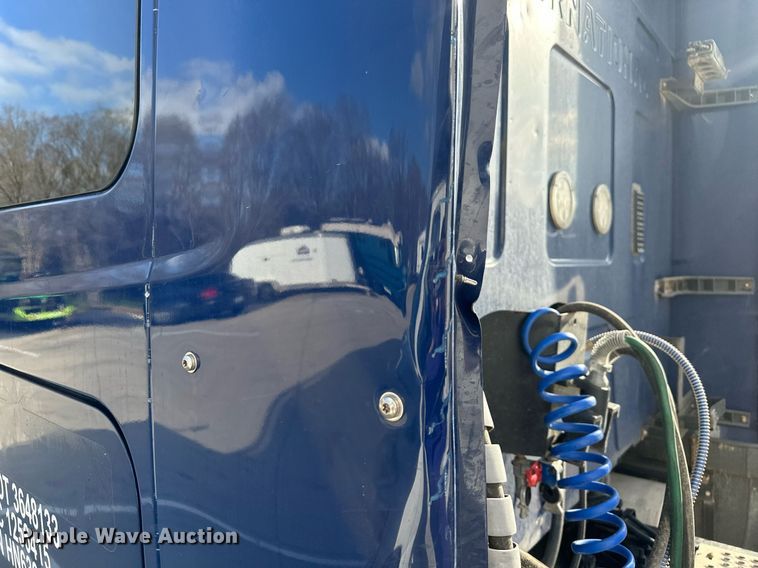 image for item EH3837 2017 International  PROSTAR  semi truck