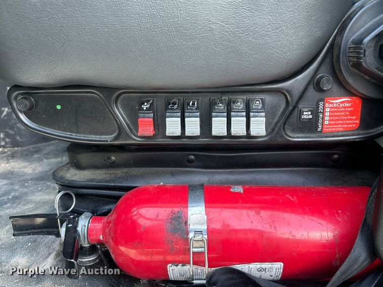 image for item EH3837 2017 International  PROSTAR  semi truck