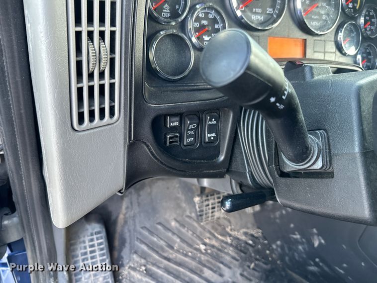 image for item EH3837 2017 International  PROSTAR  semi truck