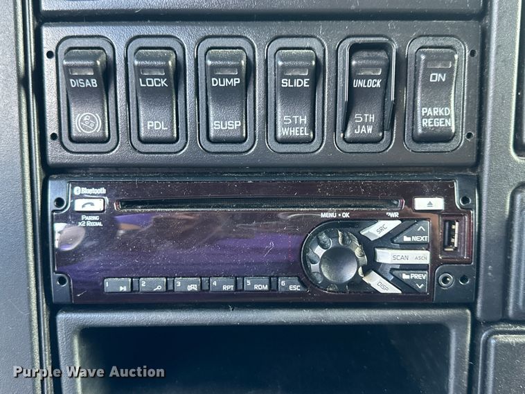 image for item EH3837 2017 International  PROSTAR  semi truck