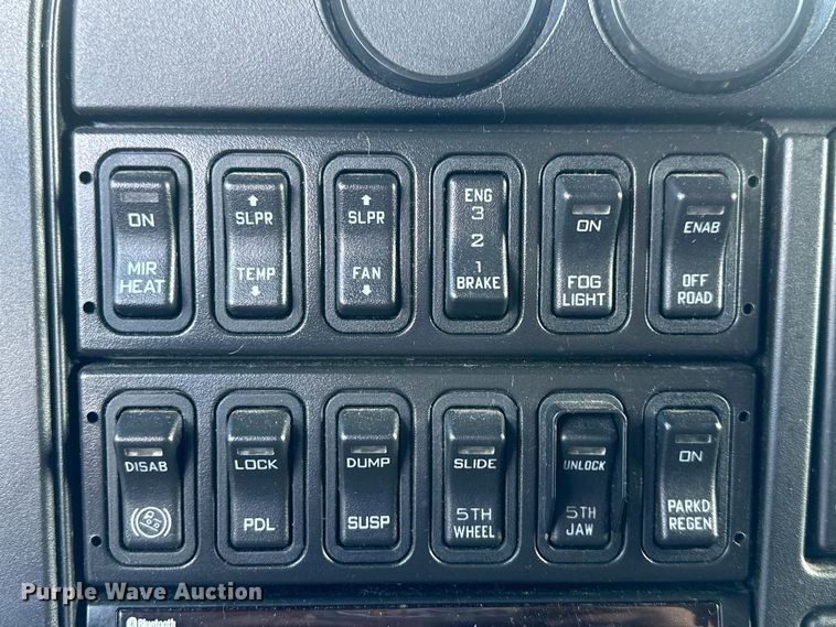 image for item EH3837 2017 International  PROSTAR  semi truck