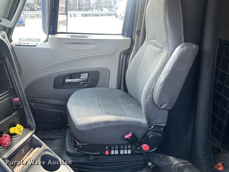 image for item EH3837 2017 International  PROSTAR  semi truck