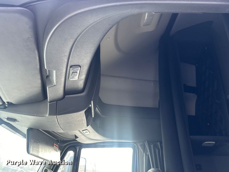 image for item EH3837 2017 International  PROSTAR  semi truck