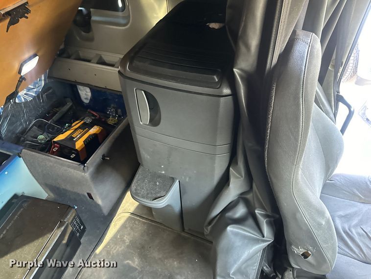 image for item EH3837 2017 International  PROSTAR  semi truck