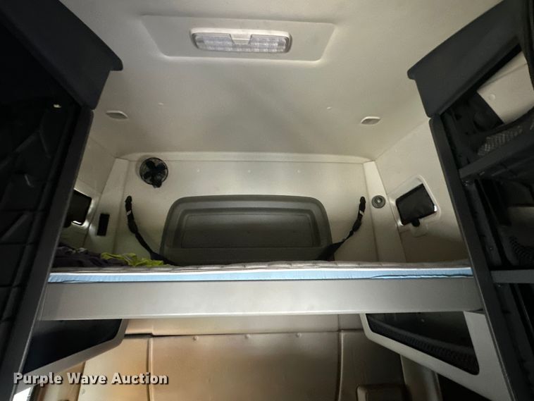 image for item EH3837 2017 International  PROSTAR  semi truck