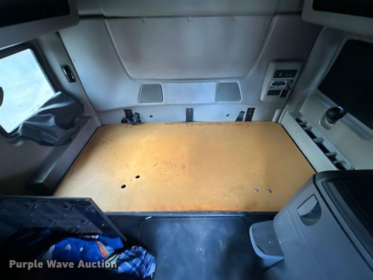 image for item EH3837 2017 International  PROSTAR  semi truck