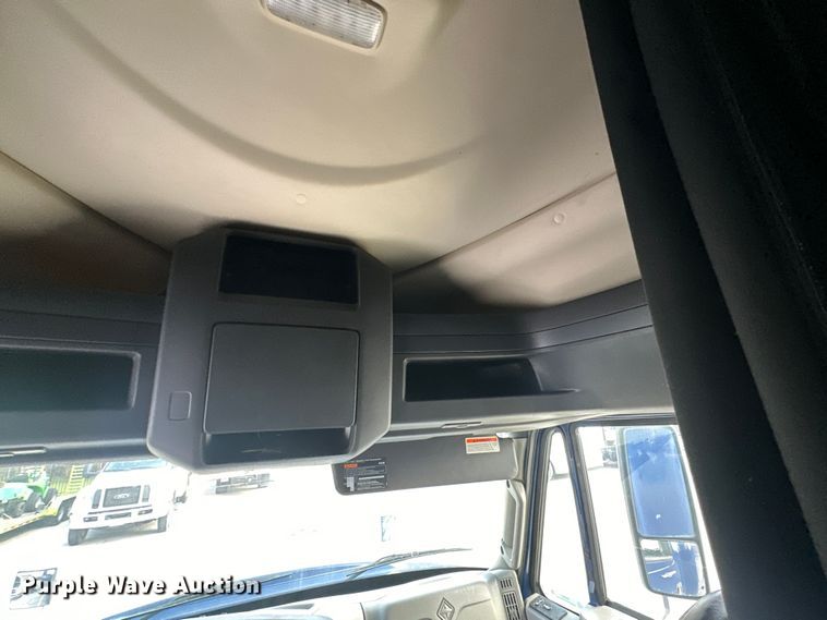 image for item EH3837 2017 International  PROSTAR  semi truck